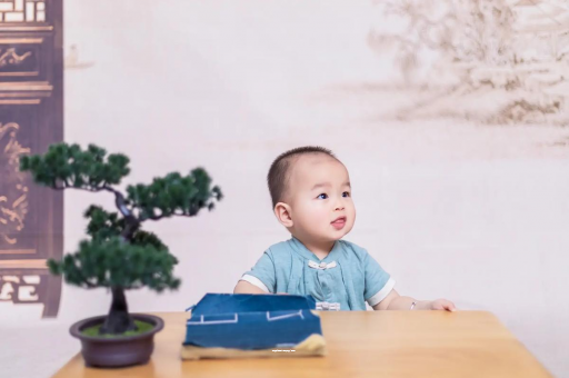 启东怀孕肚子中间凹两边凸