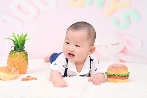启东宝宝在妈妈肚子里